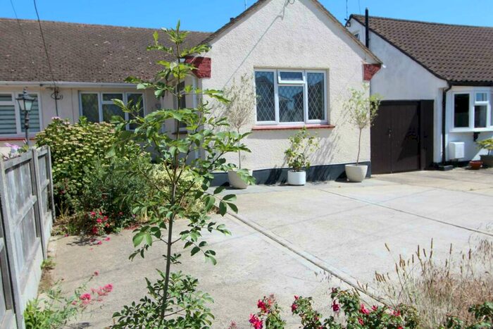 2 Bedroom Semi-Detached Bungalow To Rent In Common Approach, Thundersley, SS7