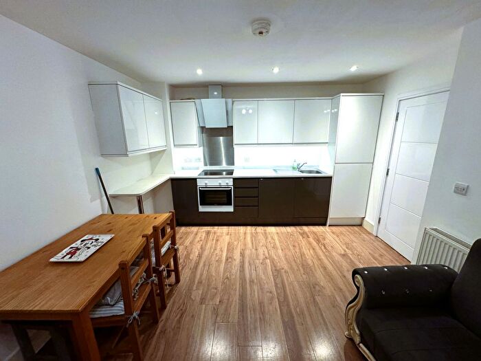 2 Bedroom Flat To Rent In Mercury Gardens, Romford, RM1