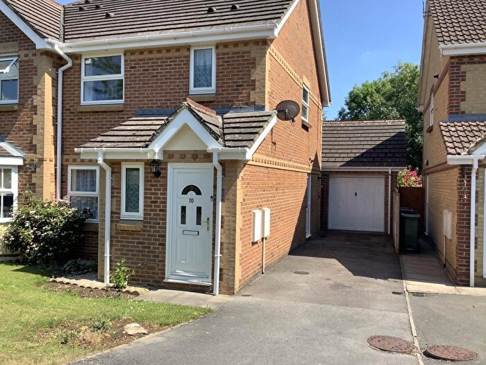 3 Bedroom House To Rent In Acacia Close, Chippenham, SN14