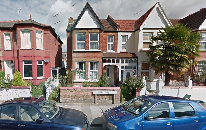 2 Bedroom Flat To Rent In Regina Road, London, W13