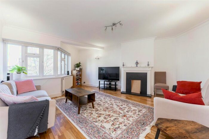 2 Bedroom Flat To Rent In Hanger Court, Ealing, W5