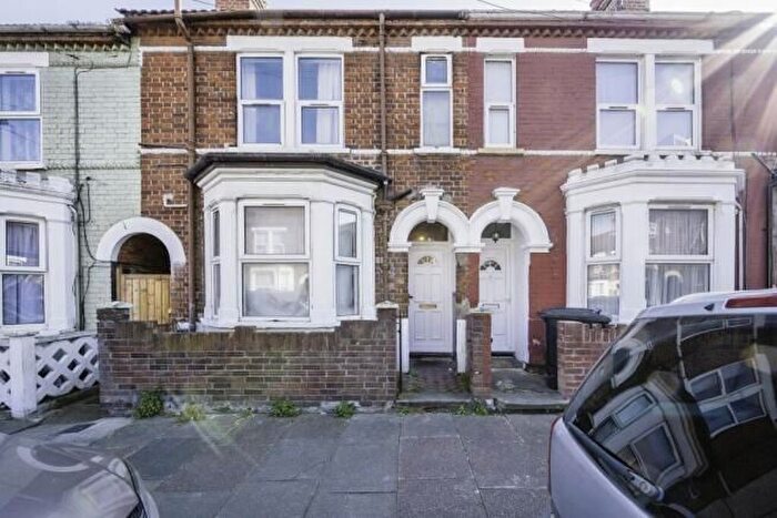 3 Bedroom Property To Rent In Ombersley Road, Bedford, MK42