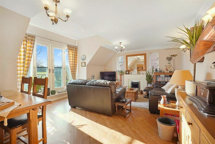 2 Bedroom Flat For Sale In Cornsland Close, Upminster, RM14