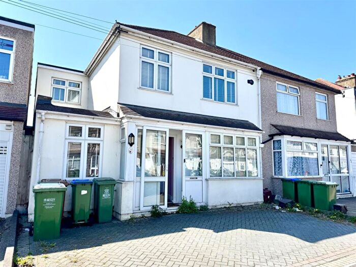 4 Bedroom Semi-Detached House To Rent In Holmesdale Road, Bexleyheath, DA7
