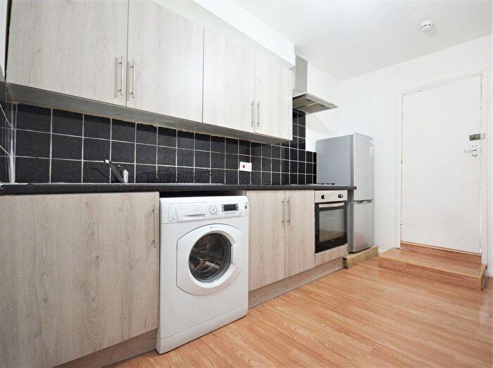 Studio To Rent In Tiverton Road, Hounslow, TW3