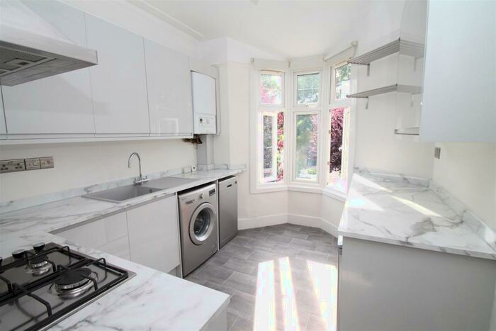 2 Bedroom Flat To Rent In Cranley Gardens, Palmers Green, London, N13