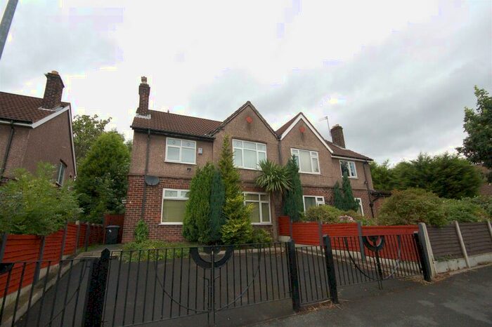3 Bedroom Semi-Detached House To Rent In Brook Avenue Swinton Manchester Greater Manchester, M27