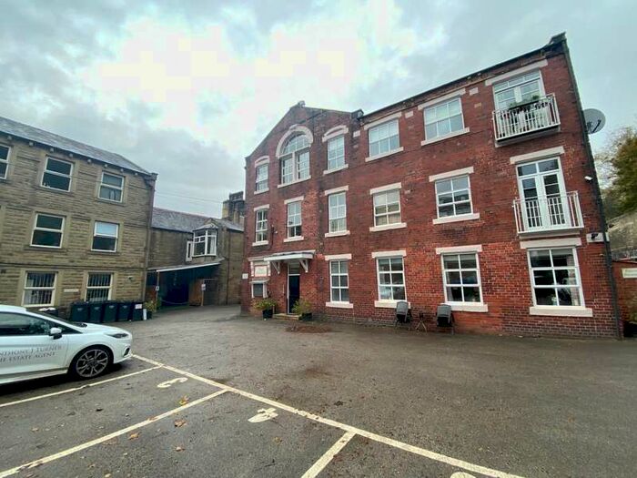2 Bedroom Apartment To Rent In 3 The Crofts, Hebden Bridge, HX7