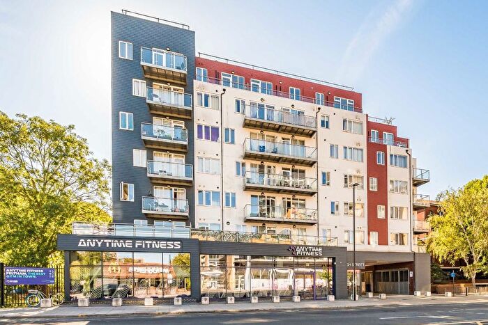 2 Bedroom Flat To Rent In High Street, Feltham, TW13