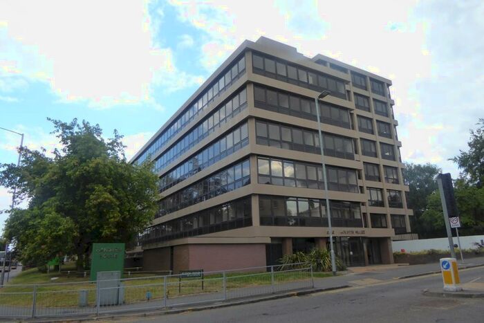 2 Bedroom Apartment To Rent In Hanover House, Kings Road, Reading, RG1