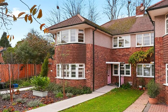 3 Bedroom Maisonette For Sale In Cusack Close, Twickenham, TW1