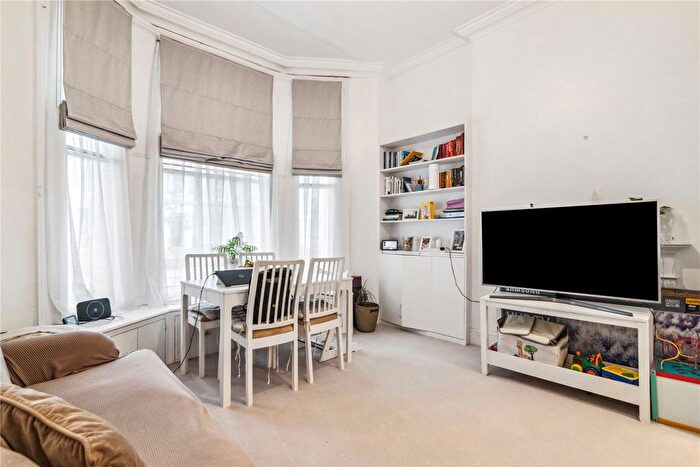 2 Bedroom Flat To Rent In Ladbroke Grove, London, W10