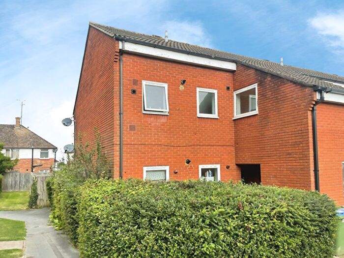 2 Bedroom Flat To Rent In Laurel Walk, Horsham, RH13