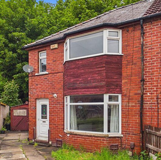 3 Bedroom Semi-Detached House For Sale In Verity View, Leeds, West Yorkshire, LS9