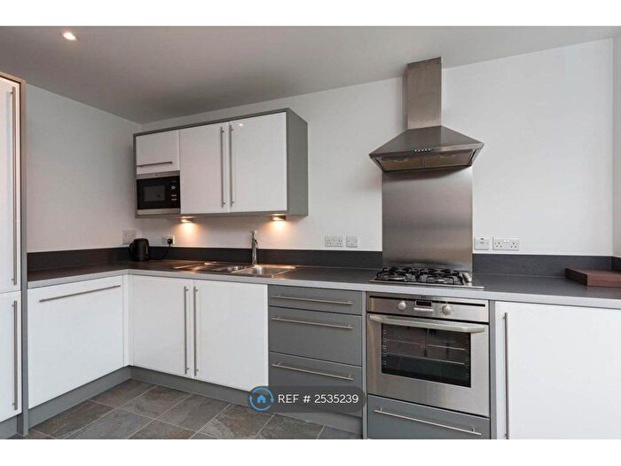 2 Bedroom Flat To Rent In Garand Court, London, N7
