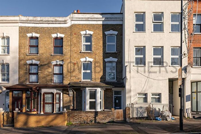 3 Bedroom Flat To Rent In Chatsworth Road, Hackney, E5
