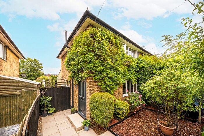 3 Bedroom Property For Sale In St Norbert Green, Brockley, SE4