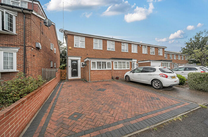 3 Bedroom End Of Terrace House For Sale In Bucklers Way, Carshalton, SM5