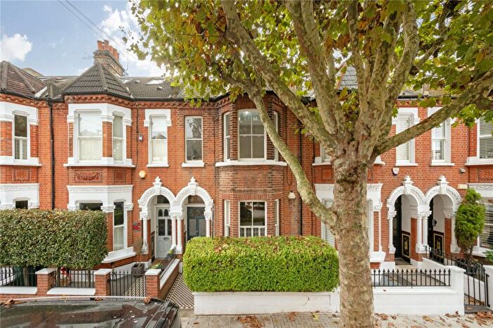 2 Bedroom Apartment For Sale In Culmstock Road, Between The Commons, SW11