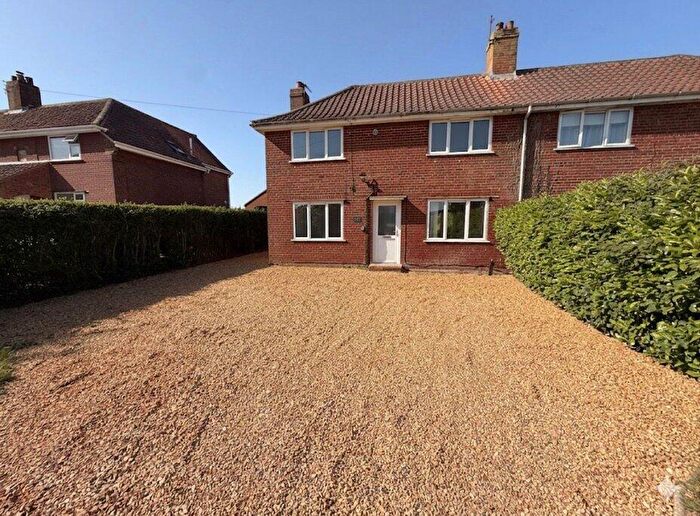 3 Bedroom Semi-Detached House For Sale In Blue Boar Lane, Norwich, NR7