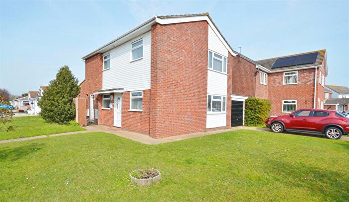 4 Bedroom Detached House For Sale In Bluehouse Avenue, Clacton-on-Sea, Essex, CO16