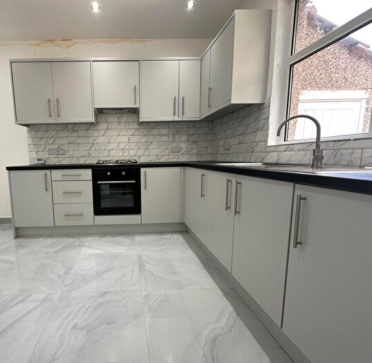 4 Bedroom Semi-Detached House To Rent In Tilbury, Essex, RM18