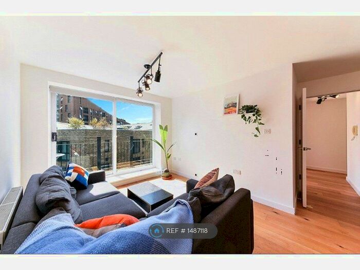 2 Bedroom Flat To Rent In Hackney Road, London, E2