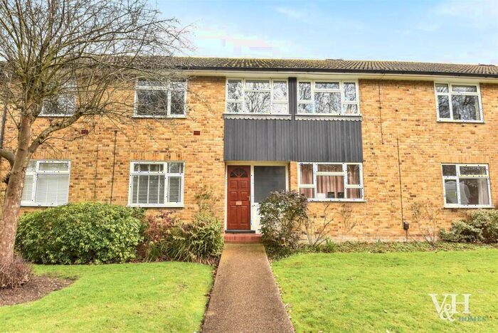 2 Bedroom Apartment For Sale In Woodfield Lane, Ashtead, KT21