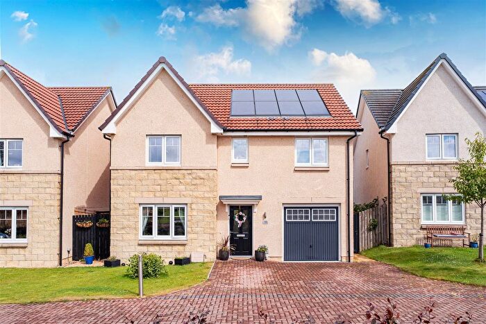 4 Bedroom Detached House For Sale In Briestonhill View, West Calder, EH55