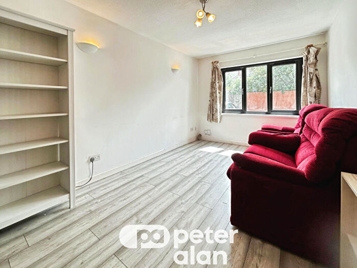 1 Bedroom Apartment To Rent In Richmond Court. Richmond Road, CF24