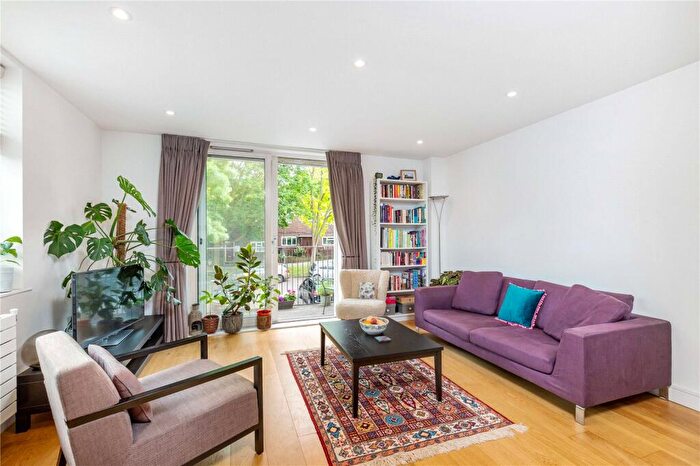 2 Bedroom Flat To Rent In Portland Apartments, Gideon Road, London, SW11