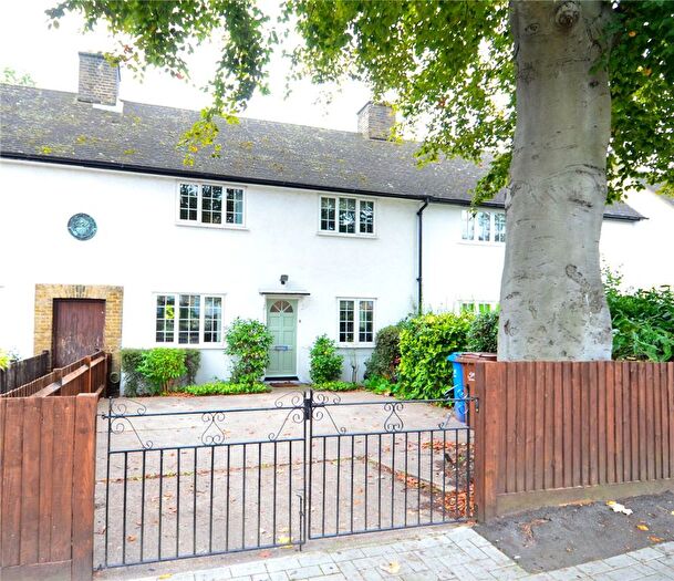 3 Bedroom Terraced House For Sale In Herne Hill, London, SE24