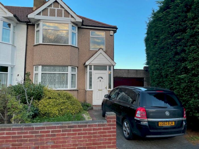 3 Bedroom Semi-Detached House To Rent In Brigadier Hill, Enfield, EN2