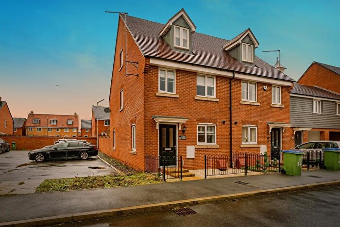 3 Bedroom Semi-Detached House For Sale In Blue Rock Drive, Aylesbury, HP18