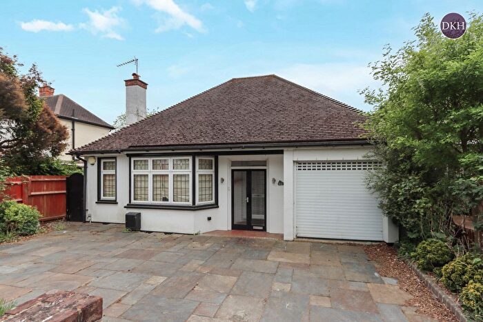 4 Bedroom Bungalow For Sale In Parkside Drive, Cassiobury, Watford, Hertfordshire, WD17