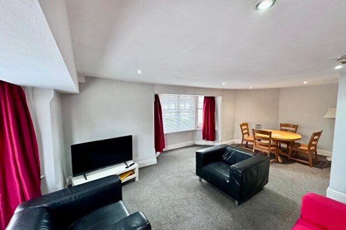 3 Bedroom Flat To Rent In Forest Road East, Nottingham, NG1