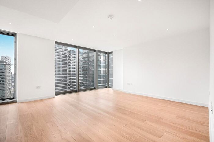 2 Bedroom Apartment To Rent In Landmark Pinnacle, Marsh Wall, E14