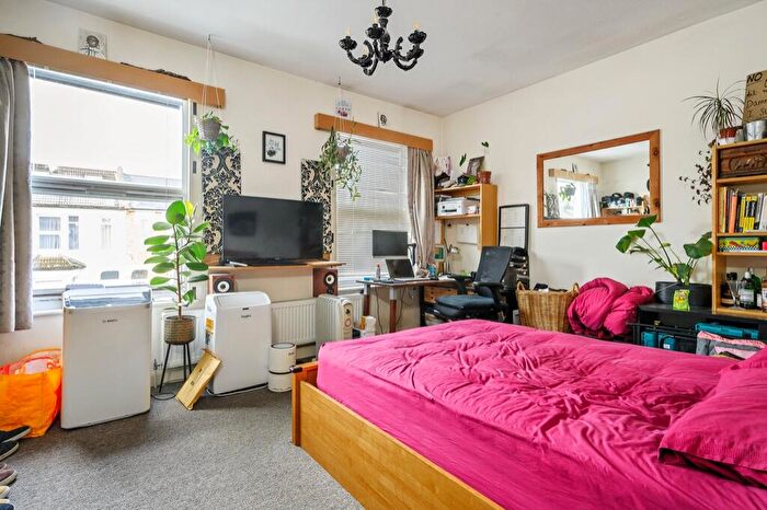 3 Bedroom Terraced House For Sale In Glenwood Road, London, N15