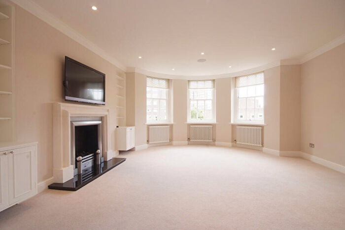 3 Bedroom Apartment To Rent In Avenue Lodge, Avenue Road, St John's Wood, London, NW8