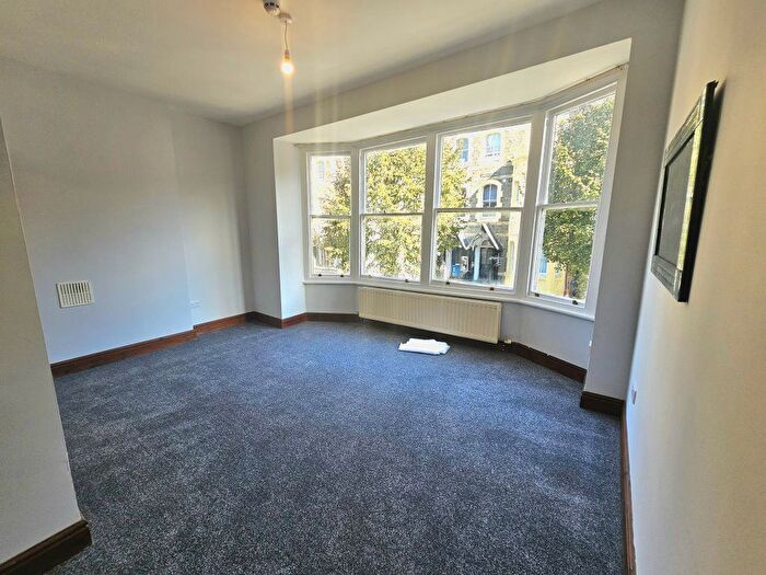 2 Bedroom Flat To Rent In Two Bedroom Flat, Queens Road, SY23