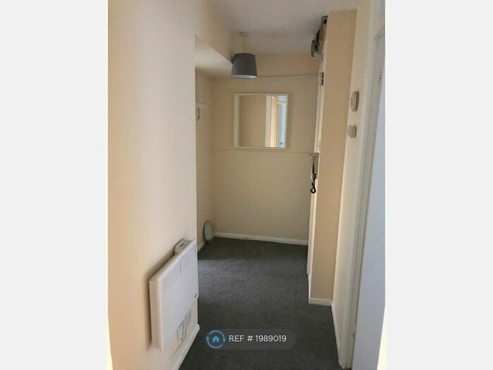 1 Bedroom Flat To Rent In Millhaven Close, Romford, RM6