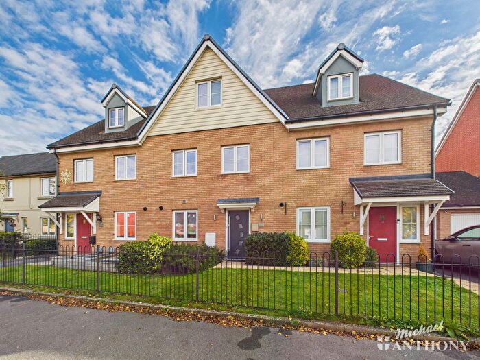 3 Bedroom Property For Sale In Moorcroft Lane, Aylesbury, Buckinghamshire, HP18