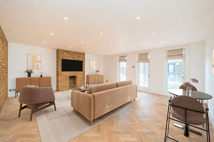 2 Bedroom Flat For Sale In Clove Hitch Quay, Battersea, SW11