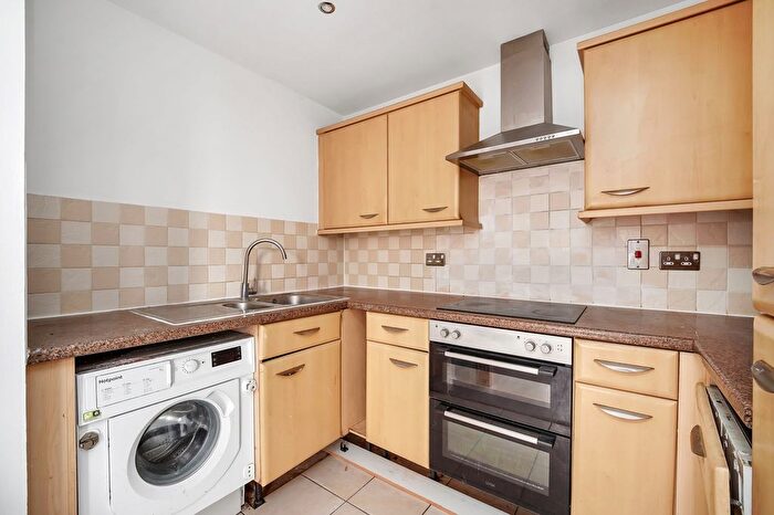 2 Bedroom Flat To Rent In Magdalene Gardens, Wren Court, N20