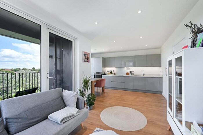 1 Bedroom Apartment For Sale In Haverley Street, London, SE26