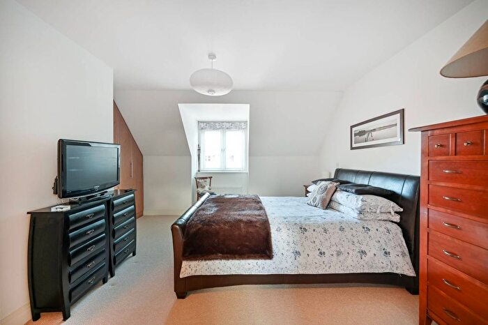 3 Bedroom Terraced House For Sale In Meyers Close, Slough, SL3