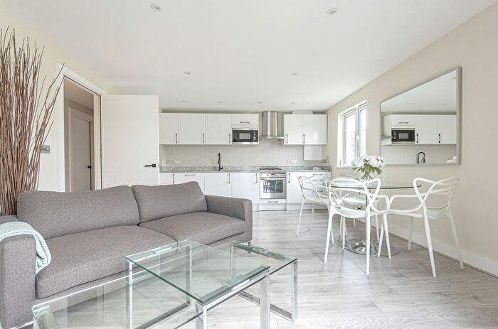2 Bedroom Flat For Sale In Stane Grove, Clapham, London, SW9