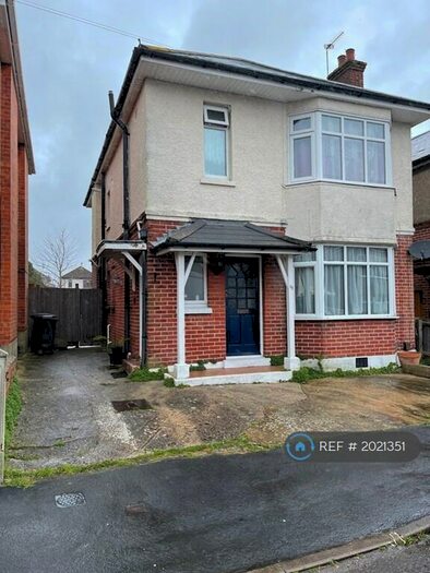 2 Bedroom Flat To Rent In Ensbury Park, Bournemouth, BH10