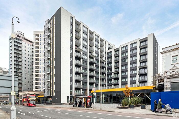 2 Bedroom Flat To Rent In - Ilford Hill, Ilford, Essex, IG1