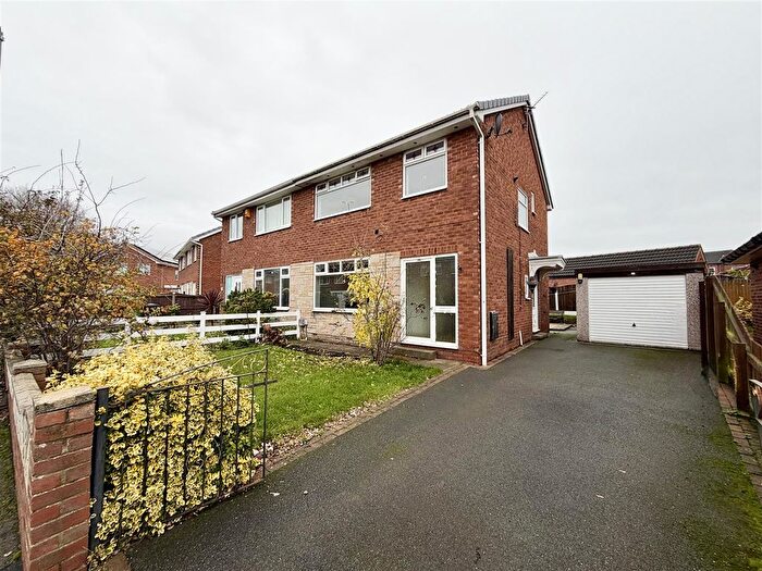 3 Bedroom Semi-Detached House For Sale In Ash Tree Grove, Kippax, Leeds, LS25